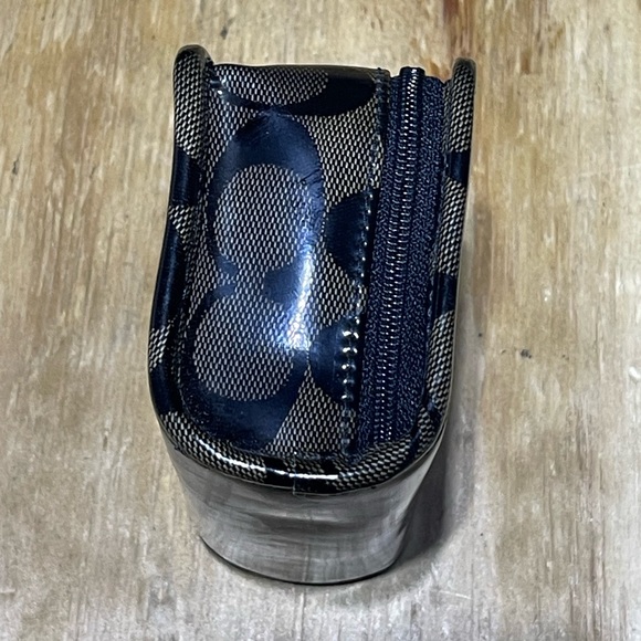 Coach cosmetic case w/mirror black logo - Picture 2 of 12